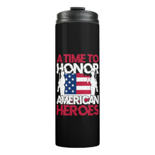 Eine Zeit, um Amerikas Helden zu ehren Thermosbecher