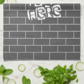 Eine Ziegelwand - Fügen Sie Ihren Sondertext hinzu Geschirrtuch (Gefaltet)