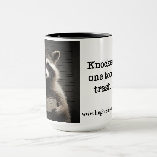 Eine zu viele Mülleimer Tasse (Zentrum)