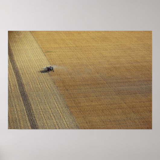 Eine Zugmaschine, die geerntet wird Poster (Vorne)