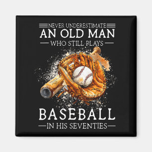 Einen alten Mann, der Baseball spielt, unterschätz Magnet