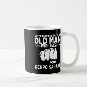 Einen alten Mann, der Kenpo Kar Liebe hat, nie unt Kaffeetasse