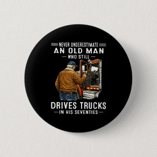 Einen alten Mann, der Lastwagen fährt, unterschätz Button