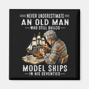 Einen alten Mann, der Modellschiffe baut, untersch Magnet