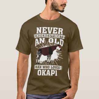 Einen alten Mann, der Okapis Lieben hat, nie unter T-Shirt