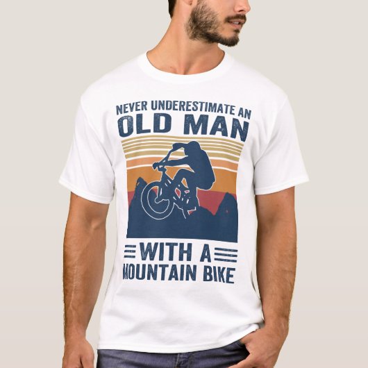 Einen alten Mann mit einem Mountainbike nie unters T-Shirt (Vorderseite)