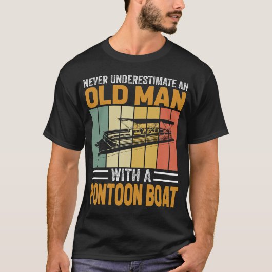 Einen alten Mann mit Pontonboot nie unterschätzen T-Shirt (Vorderseite)