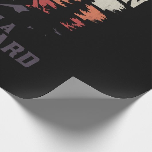 Einen alten Mann mit Snowboard nie unterschätzen Geschenkpapier (Ecke)