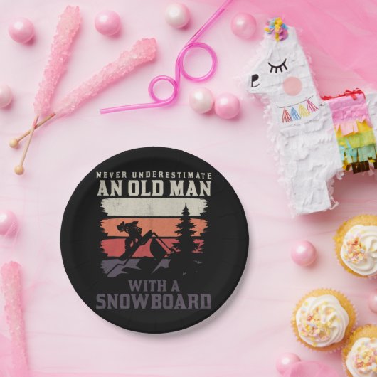 Einen alten Mann mit Snowboard nie unterschätzen Pappteller (Party)