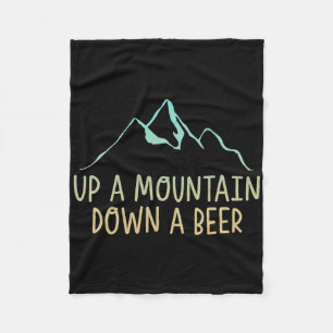 Einen Berg hinunter zu einem Bier-Wanderfreund — Fleecedecke