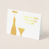 Einen Kork aufschlagen - spannende Neuigkeiten mit Folienkarte (Vorderseite)