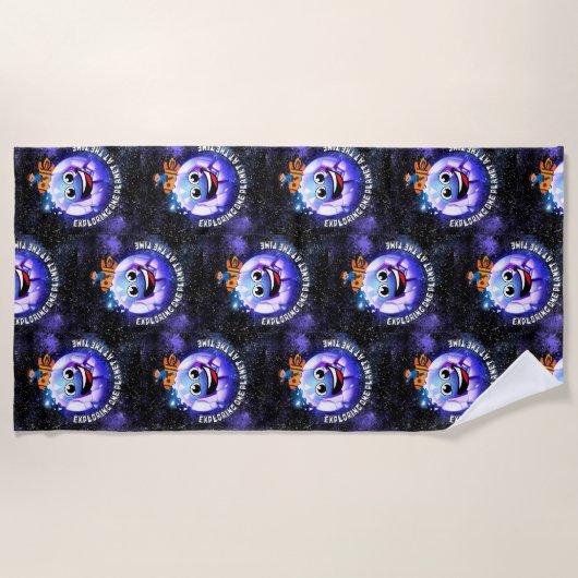 Einen Planeten zu erkunden. Junge in einer Rakete Strandtuch (Vorderseite)