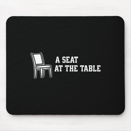 Einen Platz am Tisch einnehmen Mousepad (Vorne)