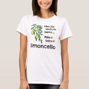 Einen Stapel Limoncello Lemon Lemon Likör erstelle T-Shirt