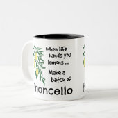 Einen Stapel Limoncello Lemon Lemon Likör erstelle Zweifarbige Tasse (Vorderseite Links)