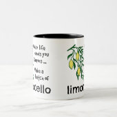 Einen Stapel Limoncello Lemon Lemon Likör erstelle Zweifarbige Tasse (Mittel)