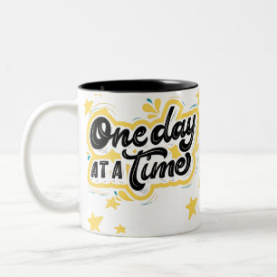 Einen Tag nach dem anderen Motivierend Zweifarbige Tasse