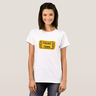 EINEN ZUM SCHALTFLÄCHEN DER STADT ZULASSEN T-Shirt