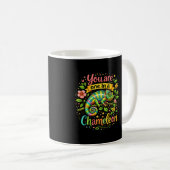Einer in einem Chamäleon Kaffeetasse (VorderseiteRechts)