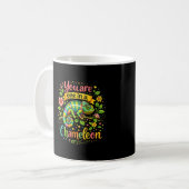 Einer in einem Chamäleon Kaffeetasse (Vorderseite Links)