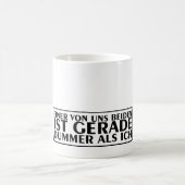 Einer von uns vor dem Europäischen Parlament Kaffeetasse (Mittel)
