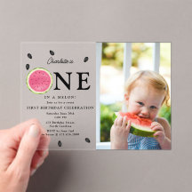 Eines in einem Melon Watermelon Sommer Foto Geburt