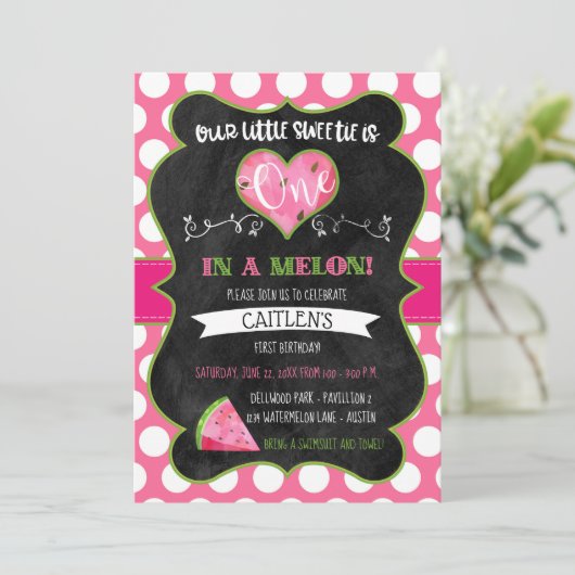 Eines in Melon First Birthday Watermelon Pink Einladung (Stehend Vorderseite)