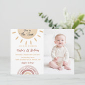 Eines in Sun 1. Geburtstag Rainbow-Foto Einladung (Stehend Vorderseite)