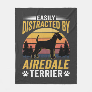 Einfach abgelenkt durch Airedale Terrier Retro Hun Fleecedecke