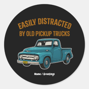 Einfach abgelenkt durch alte Pickup-Trucks Lustig Runder Aufkleber