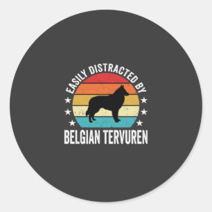 Einfach abgelenkt durch belgischen Tervuren-Hund Runder Aufkleber