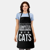 Einfach abgelenkt durch Computerprogrammierung und Schürze (Getragen)