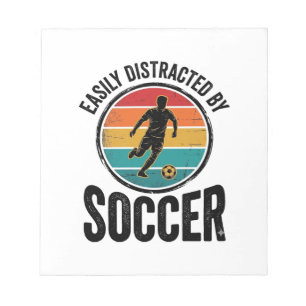 Einfach abgelenkt durch Fußball Vintage-Shirt-Desi Notizblock