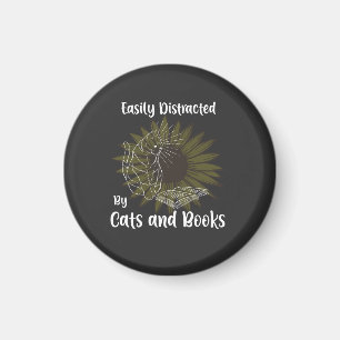 Einfach abgelenkt durch Katzen und Bücher Magnet