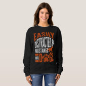 Einfach abgelenkt durch Mustangs und Hunde Sweatshirt (Vorne ganz)