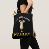 Einfach abgelenkt durch Pina Coladas Tasche (Von Nahem)
