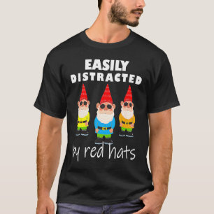 Einfach abgelenkt durch rote Hüte Cooler Gnomengar T-Shirt