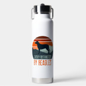 Einfach abgelenkt durch Spaziergänge mit Beagles Trinkflasche (Vorderseite)