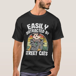 Einfach abgelenkt durch Straßenkatzen Opossum Müll T-Shirt