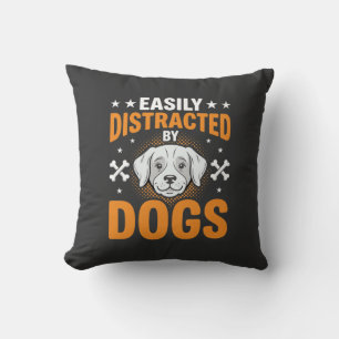 Einfach ablenkbar durch Hunde Kissen