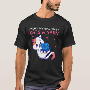 Einfach ablenkbar durch Katzen und Garnstricken T-Shirt