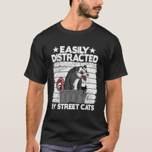 Einfach Ablenkbar Durch Straßenkatzen Opossum Müll T-Shirt