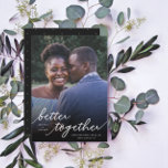 Einfach besser zusammen Skript Vollständiges Foto  Save The Date<br><div class="desc">Dieses stilvolle Foto Save the Date eine Flachkarte mit handgeschriebener Typografie, Lesezeichen, "besser zusammen" über eine komplette Bleichfoto-Vorlage. Ein dunkles Overlay am unteren Kartenrand lässt den Text über fast jedem Foto stehen! Die Rückseite der Karte enthält ein einfaches, winziges Punktmuster in Weiß auf einem benutzerdefinierten Farbhintergrund. Für Designanfragen kontaktieren Sie...</div>