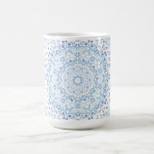 Einfach blau und weiß elegant, floral Mandala Kaffeetasse (Mittel)