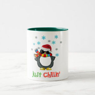einfach Chillin coole Pinguine Weihnachtsgestaltun Zweifarbige Tasse