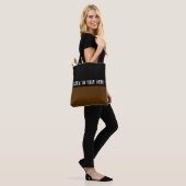 Einfach die Farben DARK BROWN und Ihren Text Tasche (Am Model)