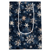 Einfach dunkles Blau mit Schneeflocken Wein Klein Mittlere Geschenktüte (Rückseite)