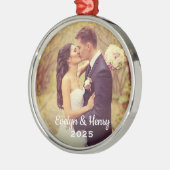 Einfach Elegant Wedding Foto White Script Monogram Ornament Aus Metall (Links)