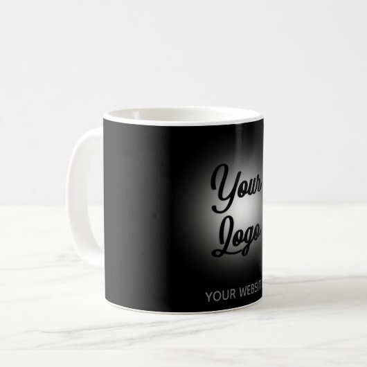 Einfach elegante Tasse mit schwarzem Logo (Vorderseite Links)