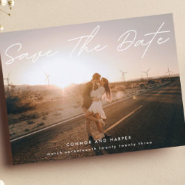 Einfach eleganter Foto Weißer Text Save the Date Ankündigungspostkarte